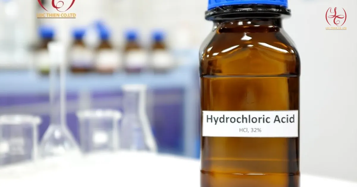 Cẩm nang axit HCl 32–35% cho doanh nghiệp: chọn nồng độ, đọc COA, chọn quy cách và tuân thủ pháp lý