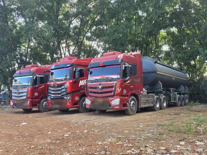 Đoàn xe đầu kéo bồn phục vụ vận chuyển hóa chất công nghiệp B2B của Lộc Thiên